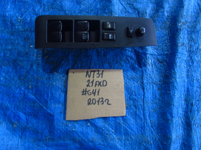 Блок управления стеклоподьемниками Nissan X-Trail