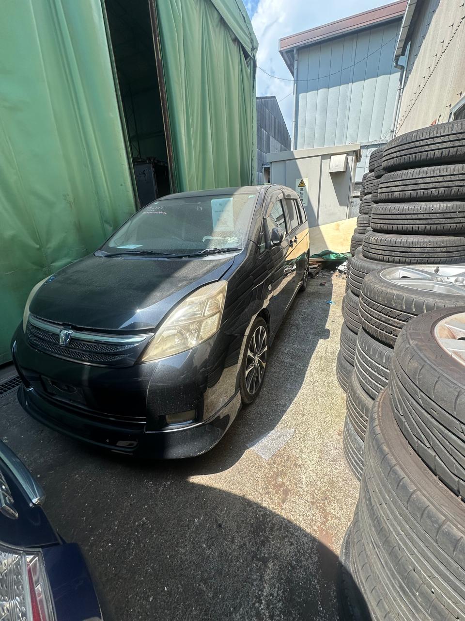 Toyota Isis ANM10