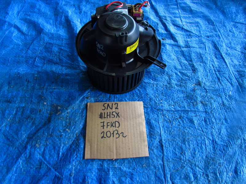 Моторчик печки Volkswagen Tiguan 5N2