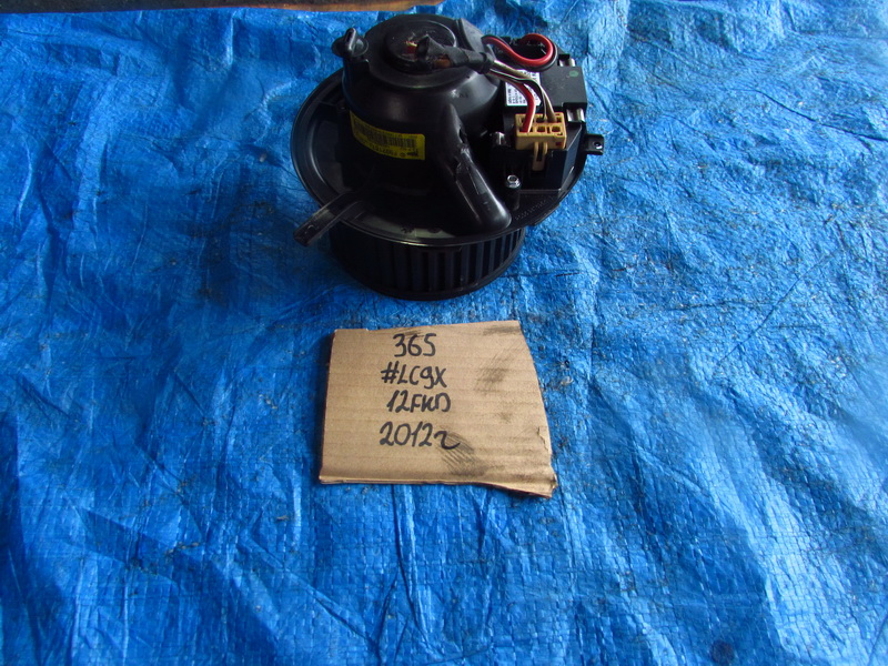 Моторчик печки Volkswagen Passat 365