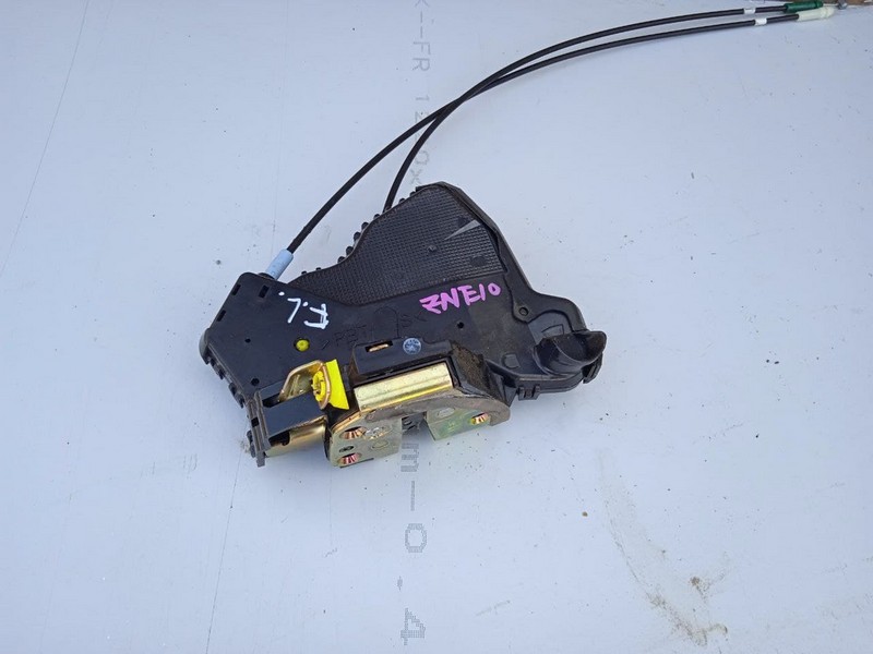 Замок двери Toyota Wish ZNE10