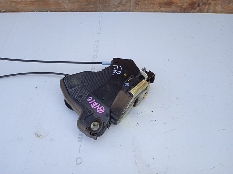 Замок двери Toyota Wish ZNE10