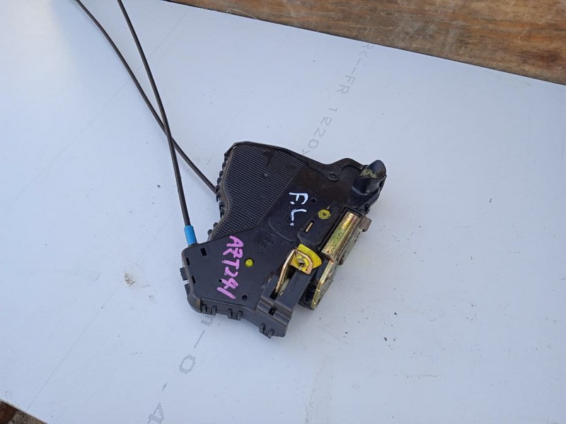 Замок двери Toyota Caldina AZT241