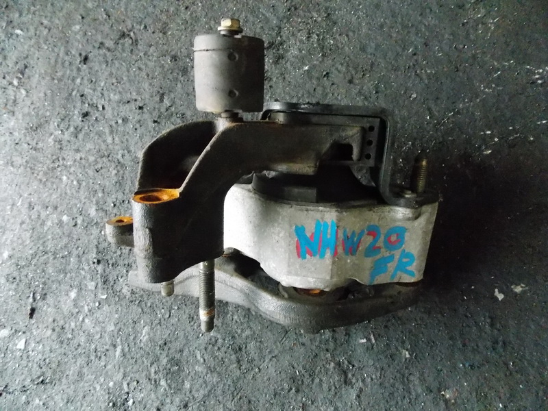 Подушка двигателя Toyota Prius