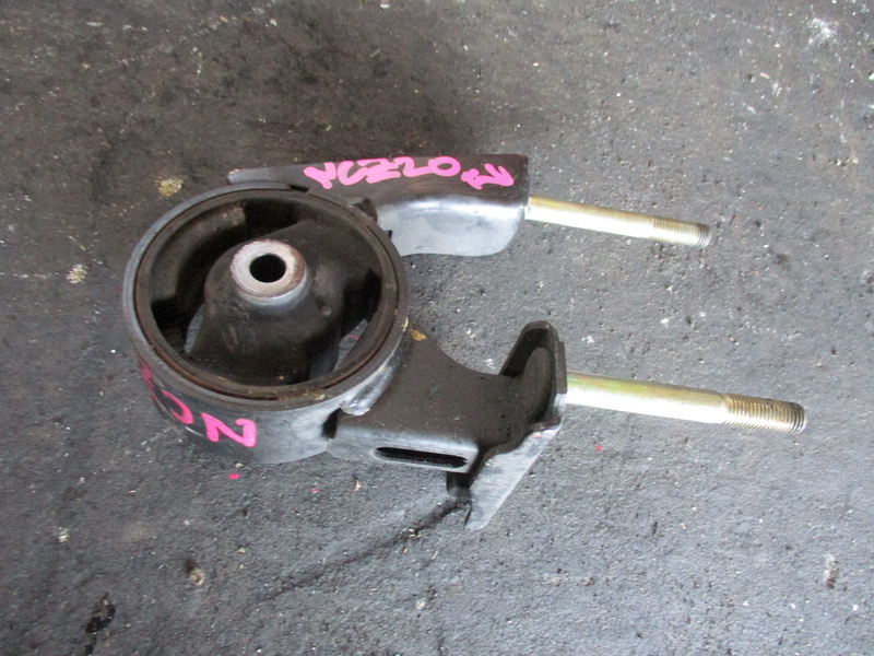 Подушка двигателя Toyota Raum NCZ20