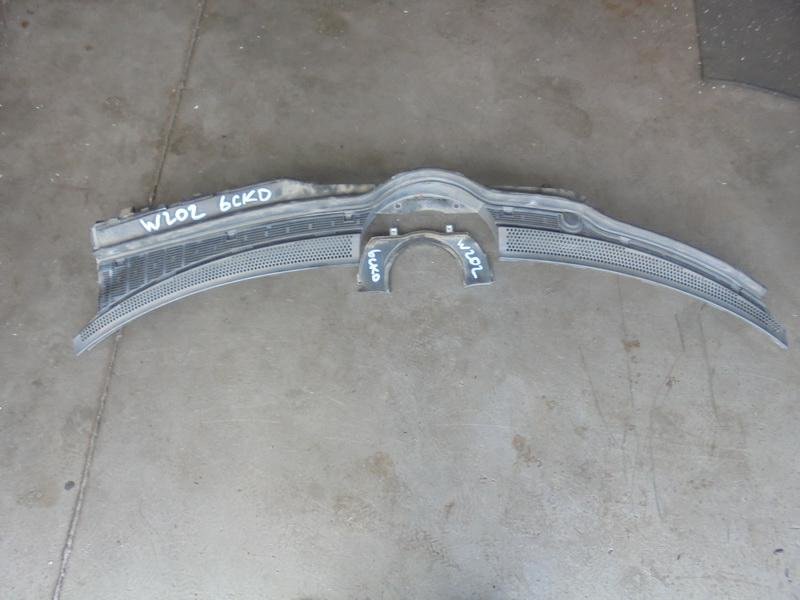 Решетка под лобовое стекло Mercedes-benz C-class