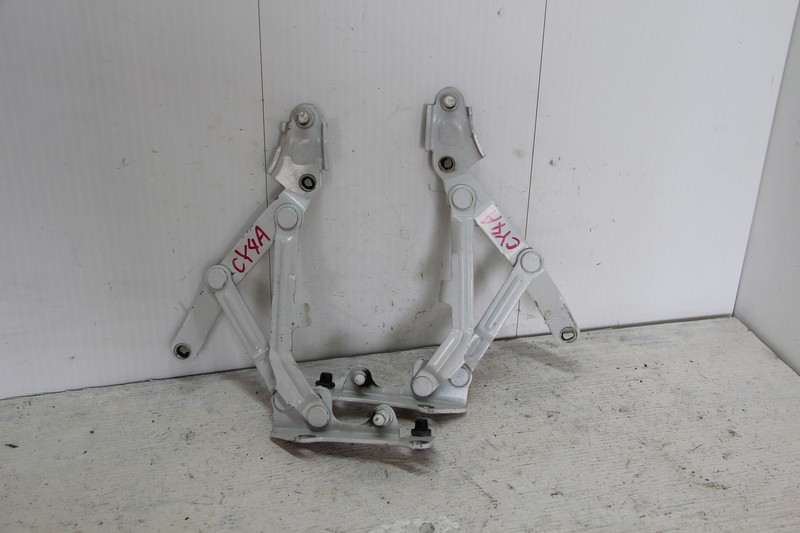 Петля крышки багажника Mitsubishi Lancer CY4A