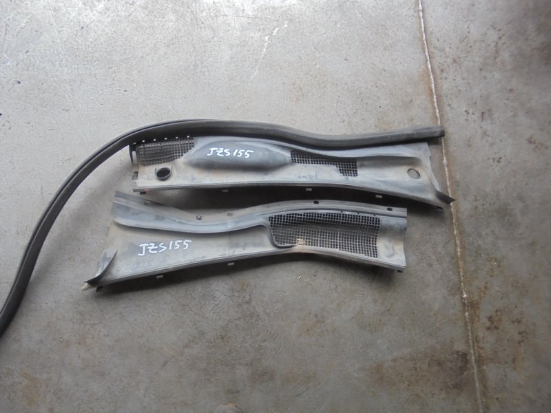 Решетка под лобовое стекло Toyota Crown