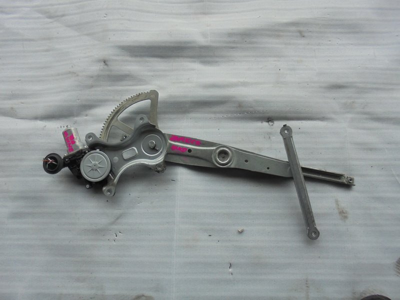 Стеклоподъемник Toyota Isis