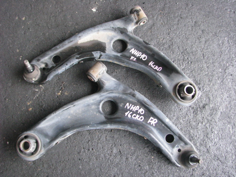 Рычаг Toyota Aqua