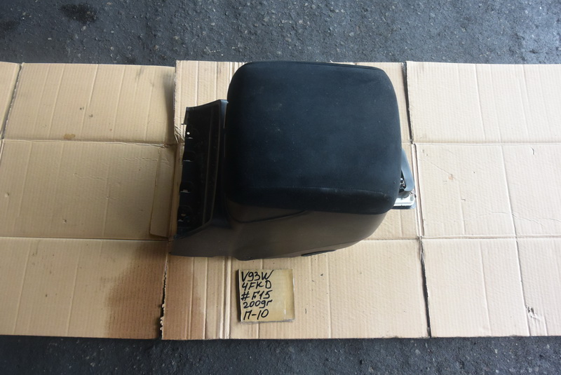 Бардачок Mitsubishi Pajero V93W