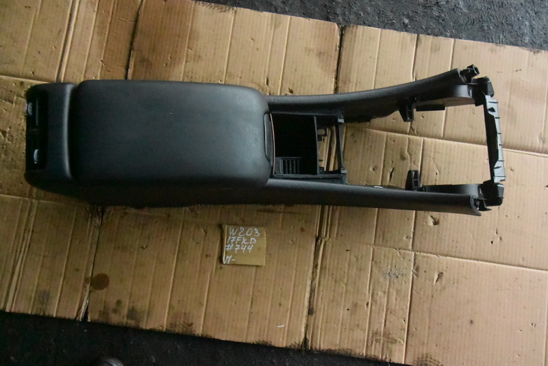 Подлокотник Mercedes-benz C-class W203