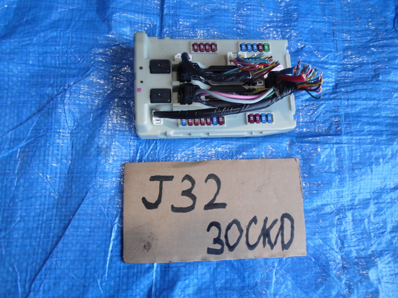 Блок предохранителей Nissan Teana J32