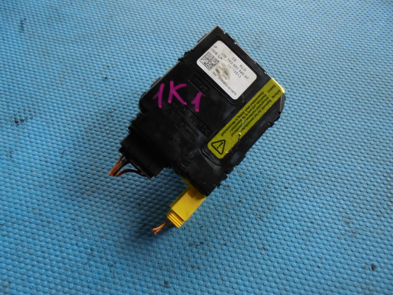 Блок управления подрулевых переключателей Volkswagen Golf 4 1J1