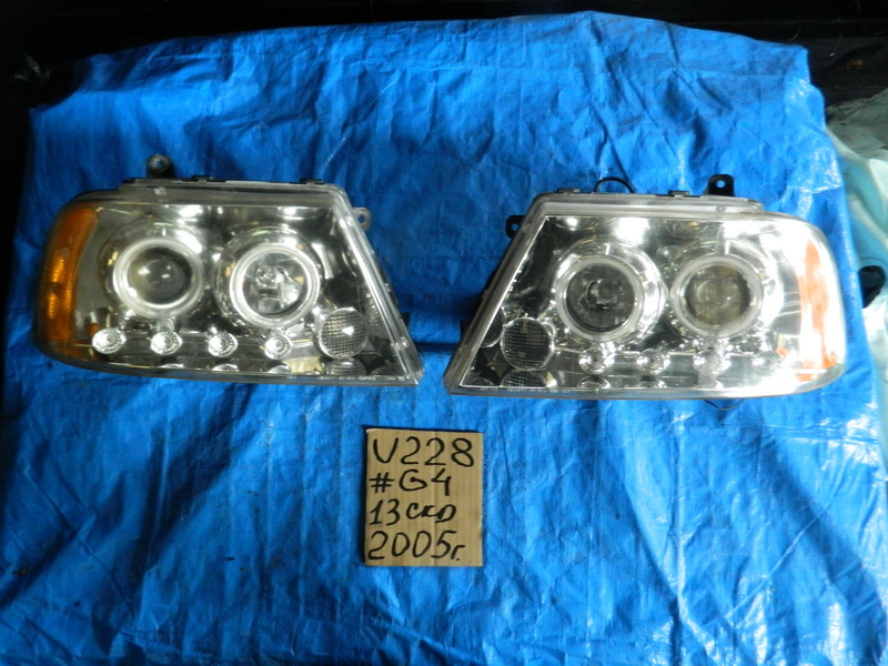 Фара Lincoln Navigator U228