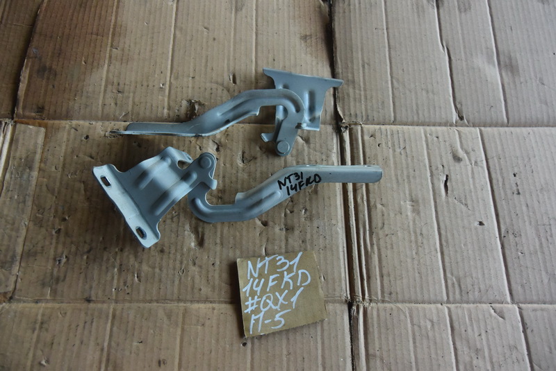 Петля капота Nissan X-Trail NT31