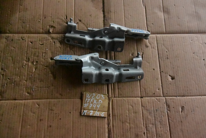 Петля капота Mercedes-benz C-class W203