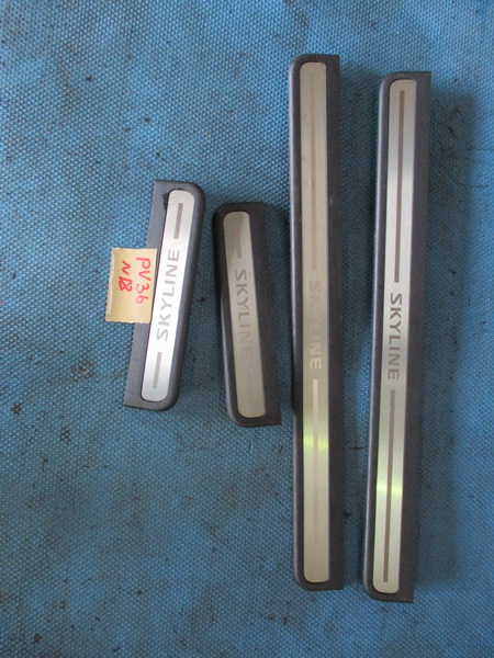 Порожек пластиковый Nissan Skyline