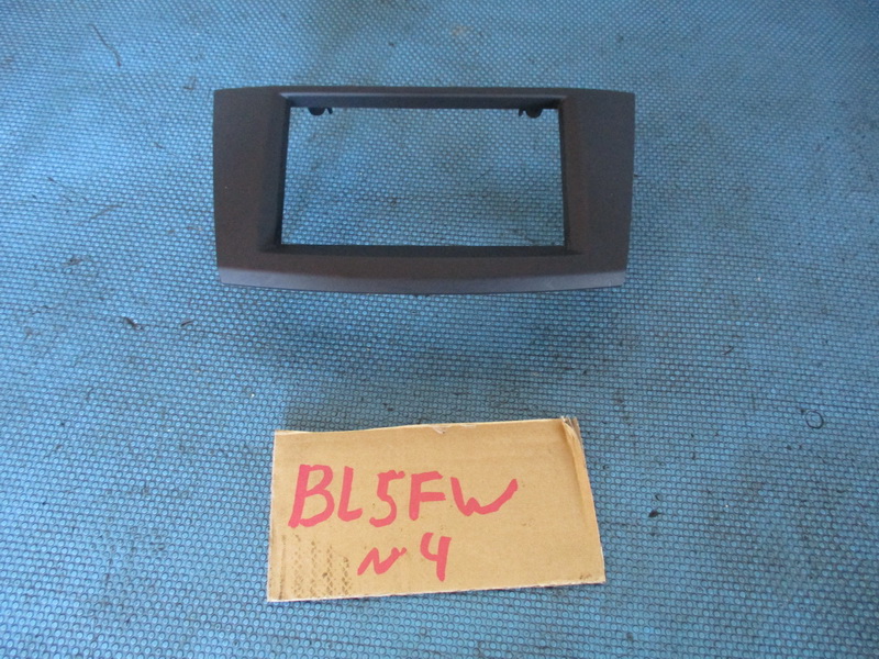 Рамка магнитофона Mazda Axela BL5FW