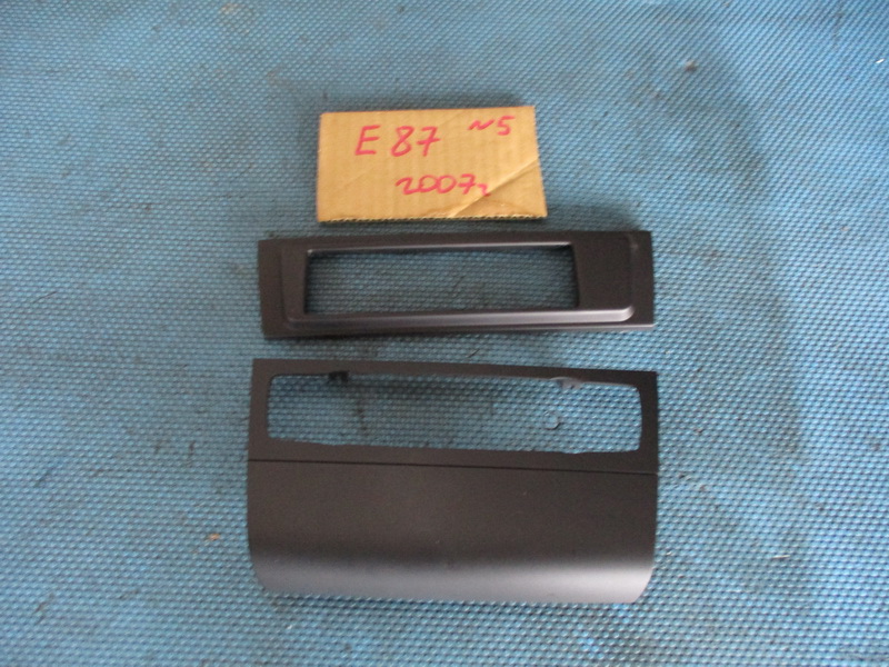 Рамка магнитофона BMW 1-series E87