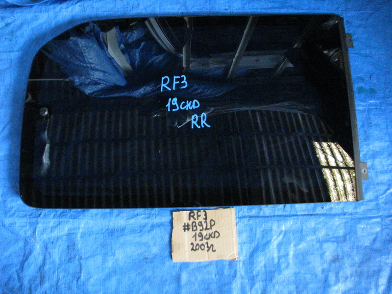 Форточка двери Honda Stepwgn RF3