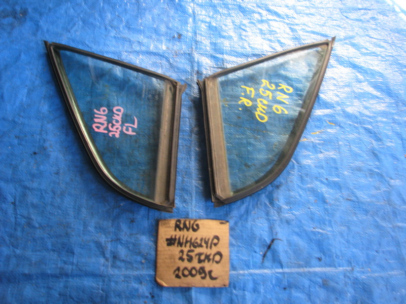 Форточка двери Honda Stream RN6