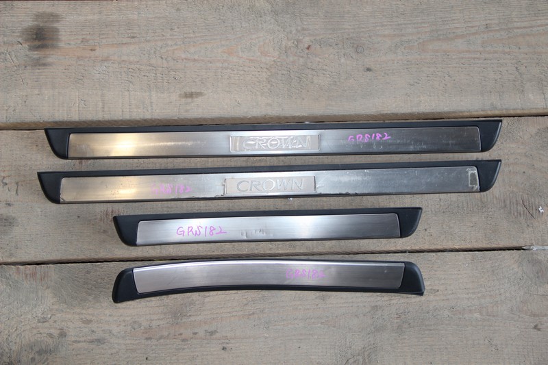 Порожек пластиковый Toyota Crown