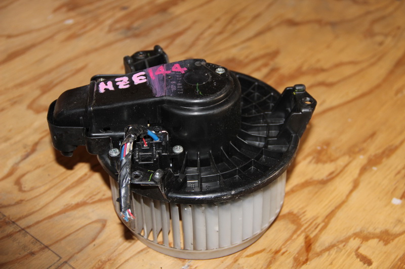 Моторчик печки Toyota Corolla Fielder