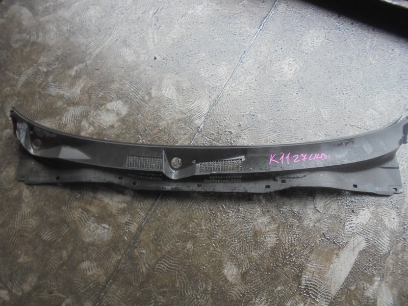 Решетка под лобовое стекло Nissan March