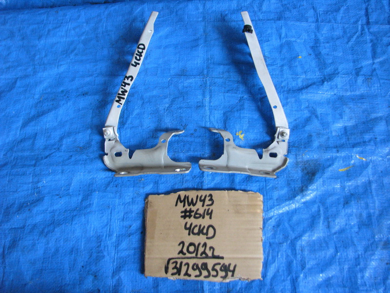 Петля капота Volvo V50