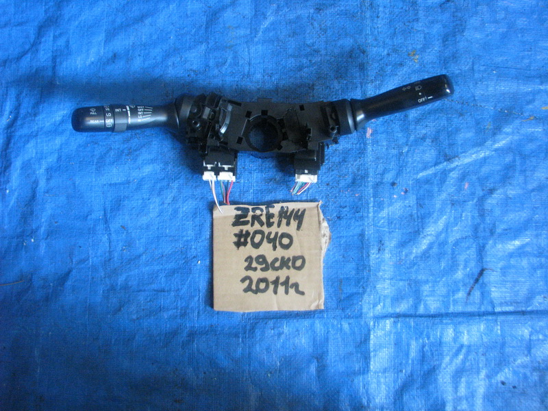 Подрулевой переключатель Toyota Corolla Fielder ZRE144