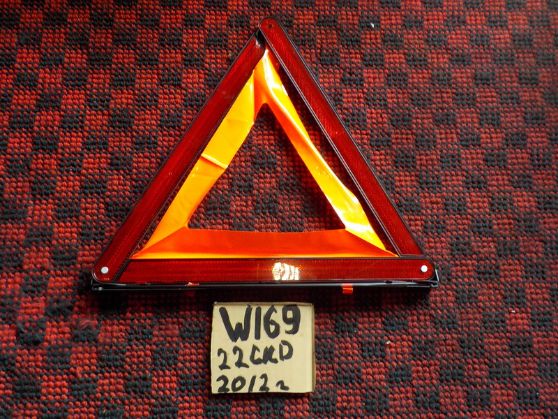 Знак аварийной сигнализации Mercedes-benz A-class