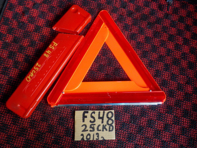 Знак аварийной сигнализации Volvo S60