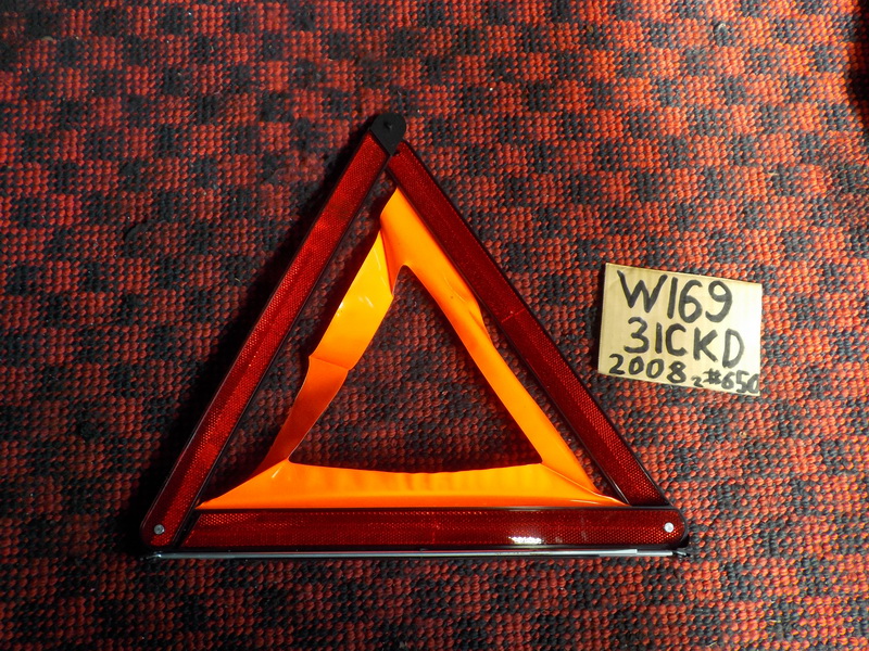 Знак аварийной сигнализации Mercedes-benz A-class