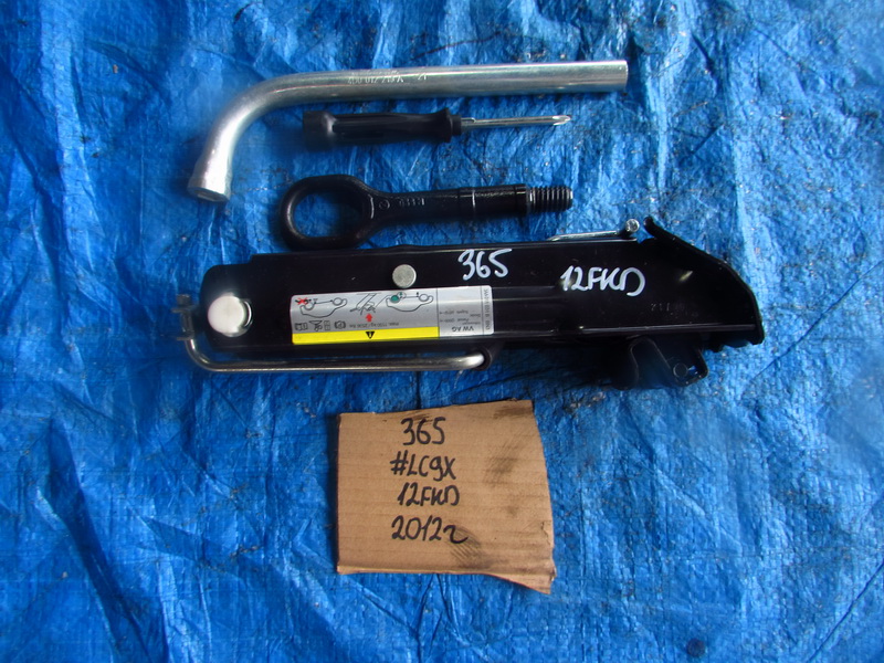 Домкрат Volkswagen Passat 365