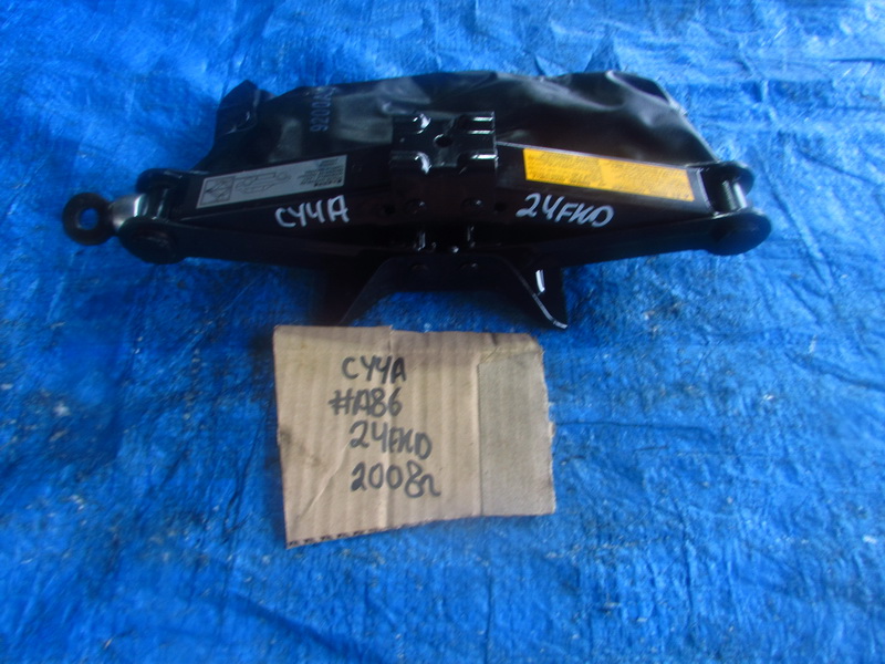 Домкрат Mitsubishi Lancer CY4A