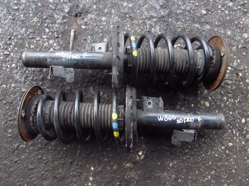 Стойка Volvo V70 BW60