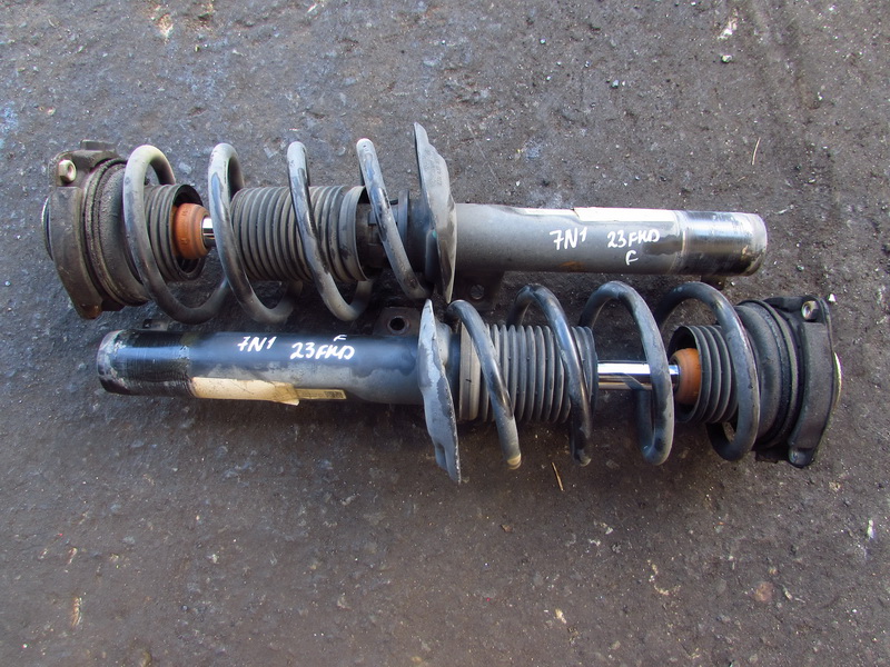 Стойка Volkswagen Sharan 7N1