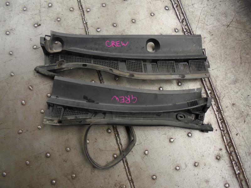 Решетка под лобовое стекло Mazda Premacy