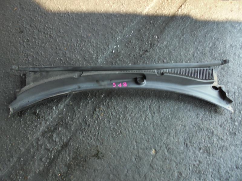 Решетка под лобовое стекло Subaru Legacy