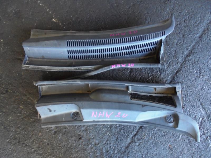 Решетка под лобовое стекло Toyota Prius