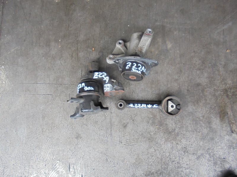 Подушка двигателя Mitsubishi Colt