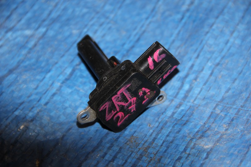 Дмрв Toyota Avensis ZRT272