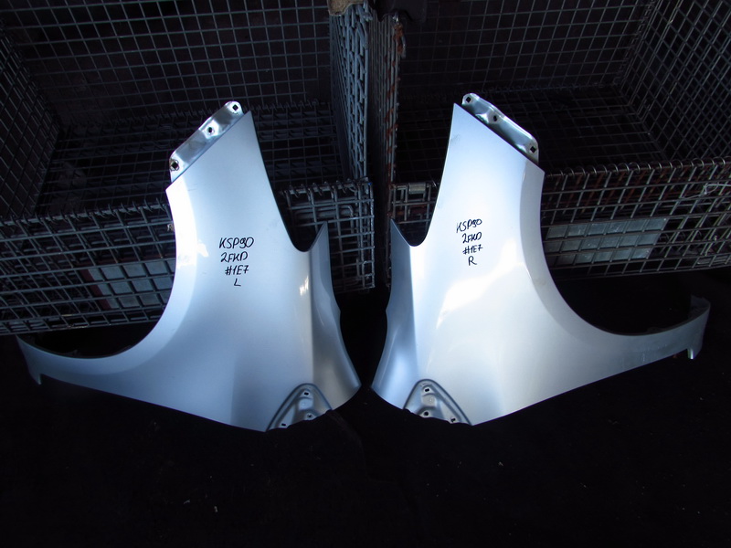 Крыло Toyota Vitz