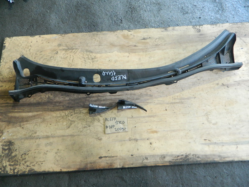 Решетка под лобовое стекло Mazda Axela