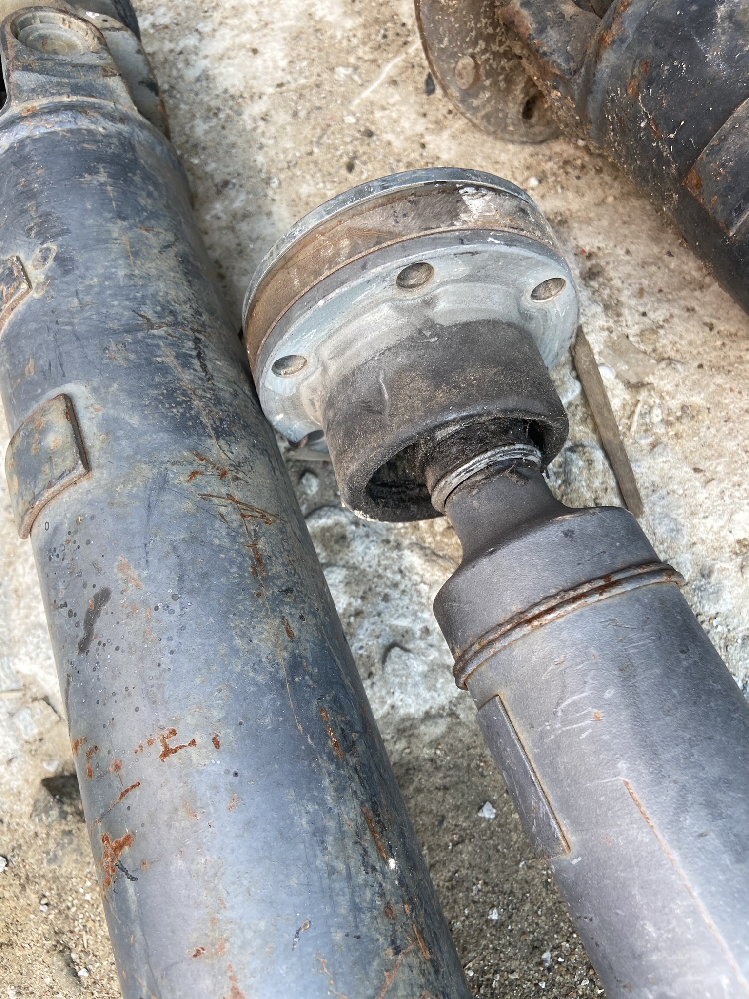 Карданный вал Volvo XC90