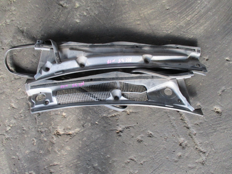 Решетка под лобовое стекло Nissan Laurel