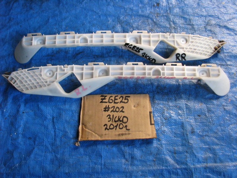 Крепление бампера Toyota Wish ZGE25