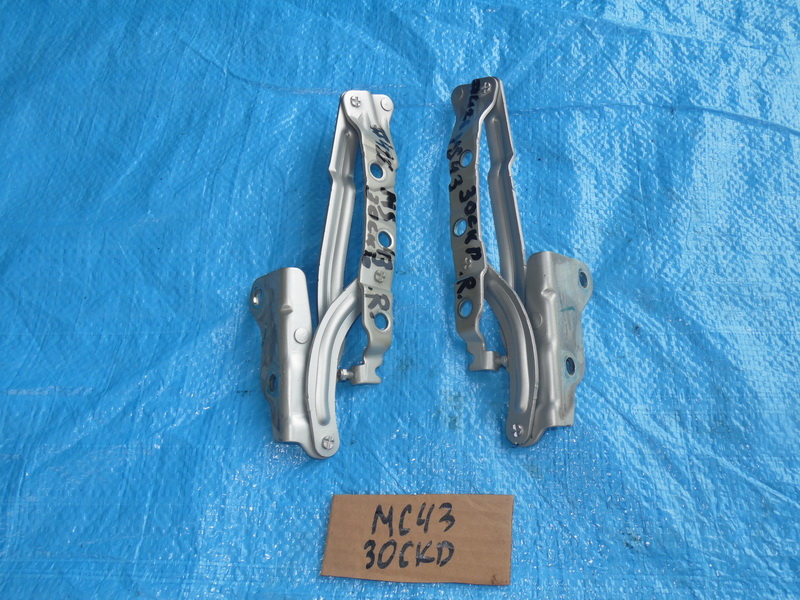 Петля крышки багажника Volvo S40 MS43