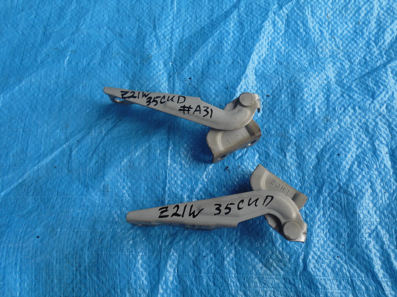 Петля капота Mitsubishi Colt Plus Z21W